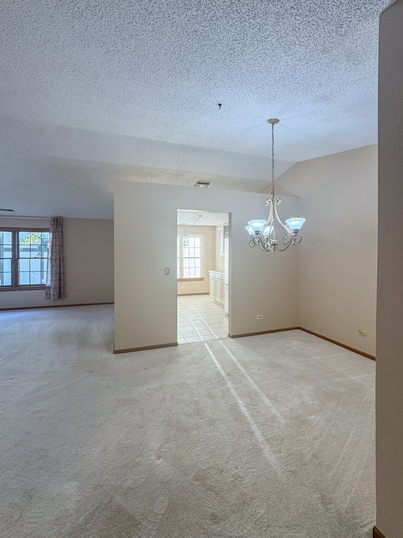 316 Carriage Way #D, Bloomingdale, IL 60108