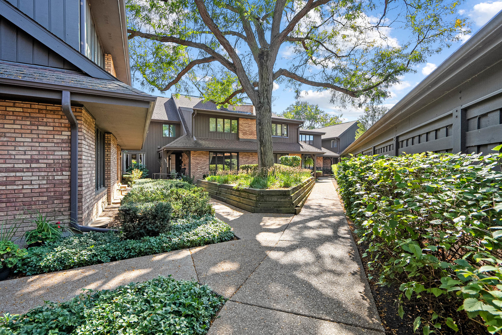 1891 Mission Hills Lane, Northbrook, IL 60062