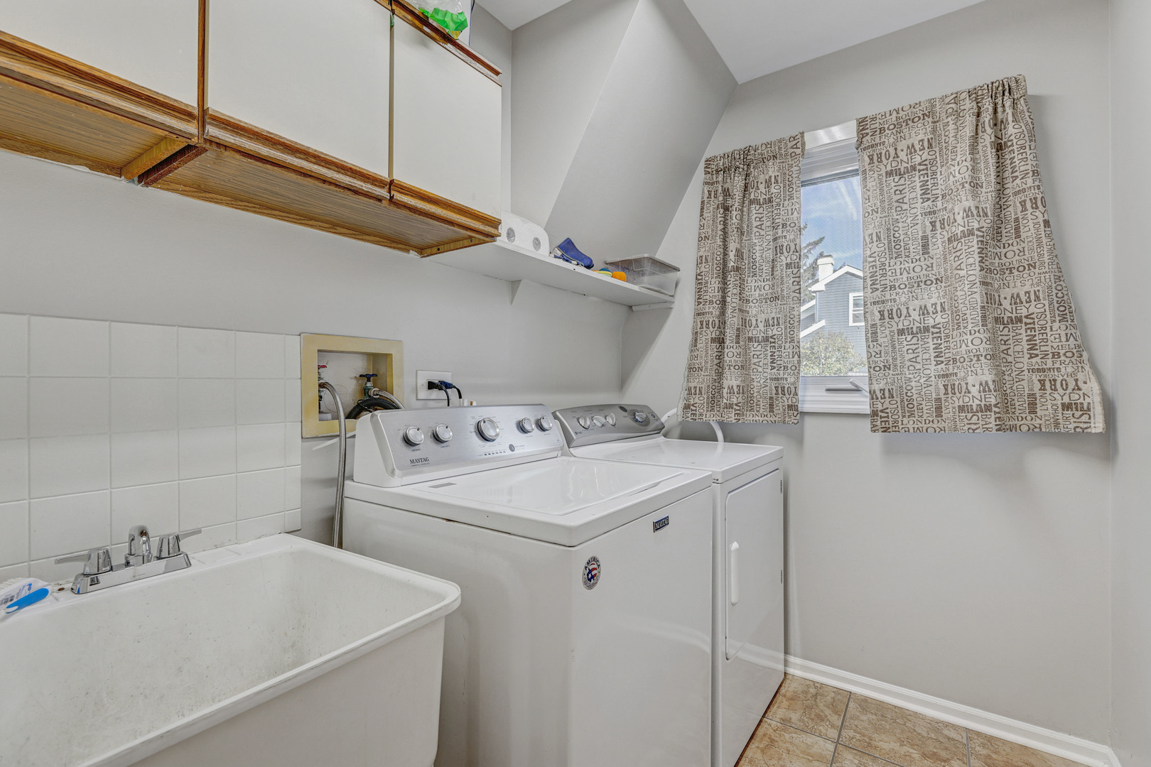 1094 Shady Tree Lane, Wheeling, IL 60090