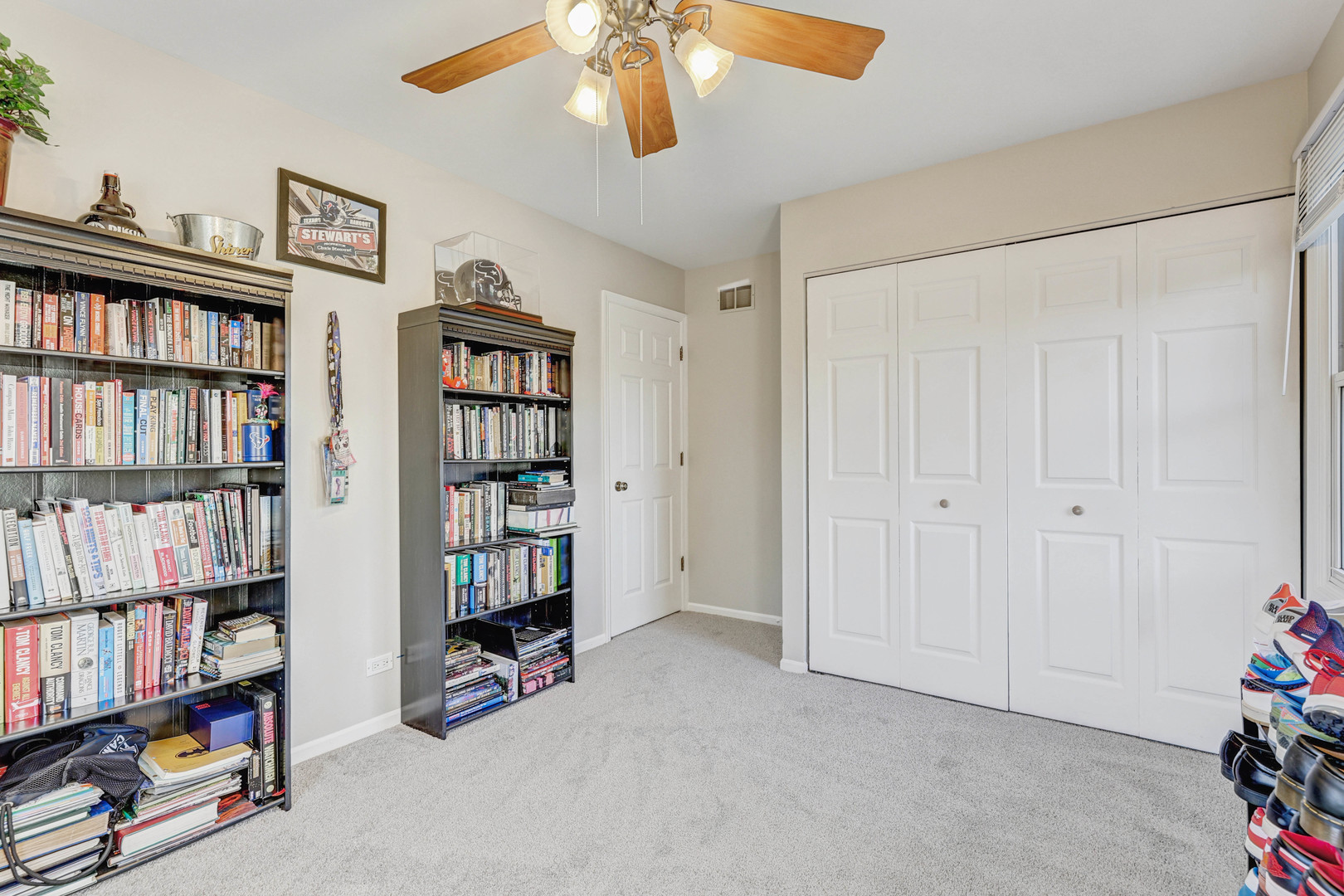 1094 Shady Tree Lane, Wheeling, IL 60090