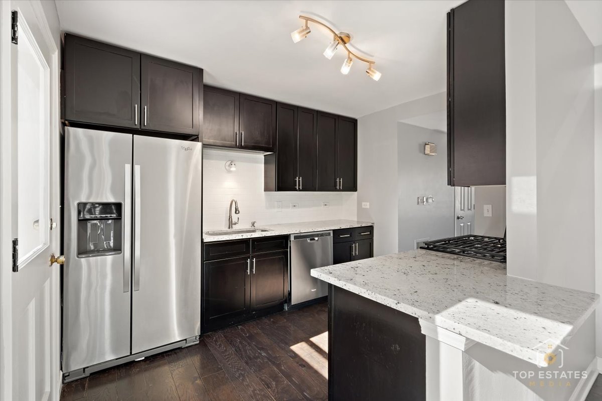 1136 N Boxwood Drive, Mount Prospect, IL 60056