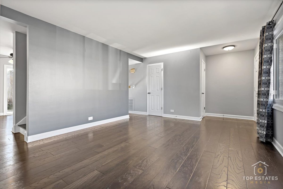 1136 N Boxwood Drive, Mount Prospect, IL 60056