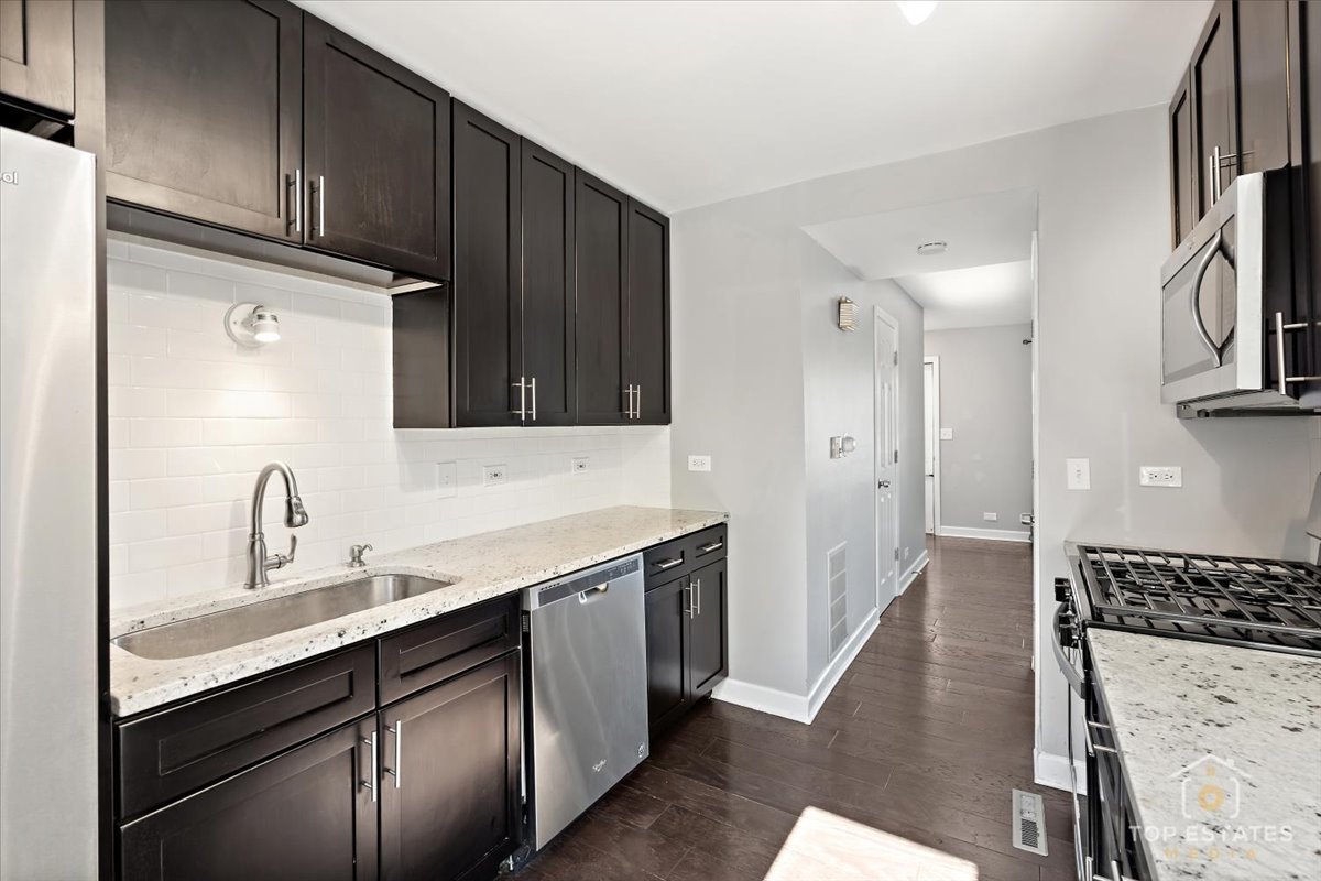 1136 N Boxwood Drive, Mount Prospect, IL 60056