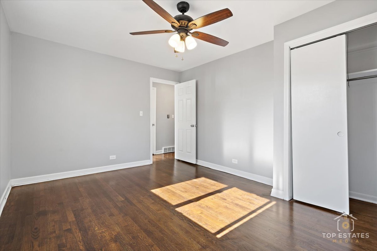 1136 N Boxwood Drive, Mount Prospect, IL 60056