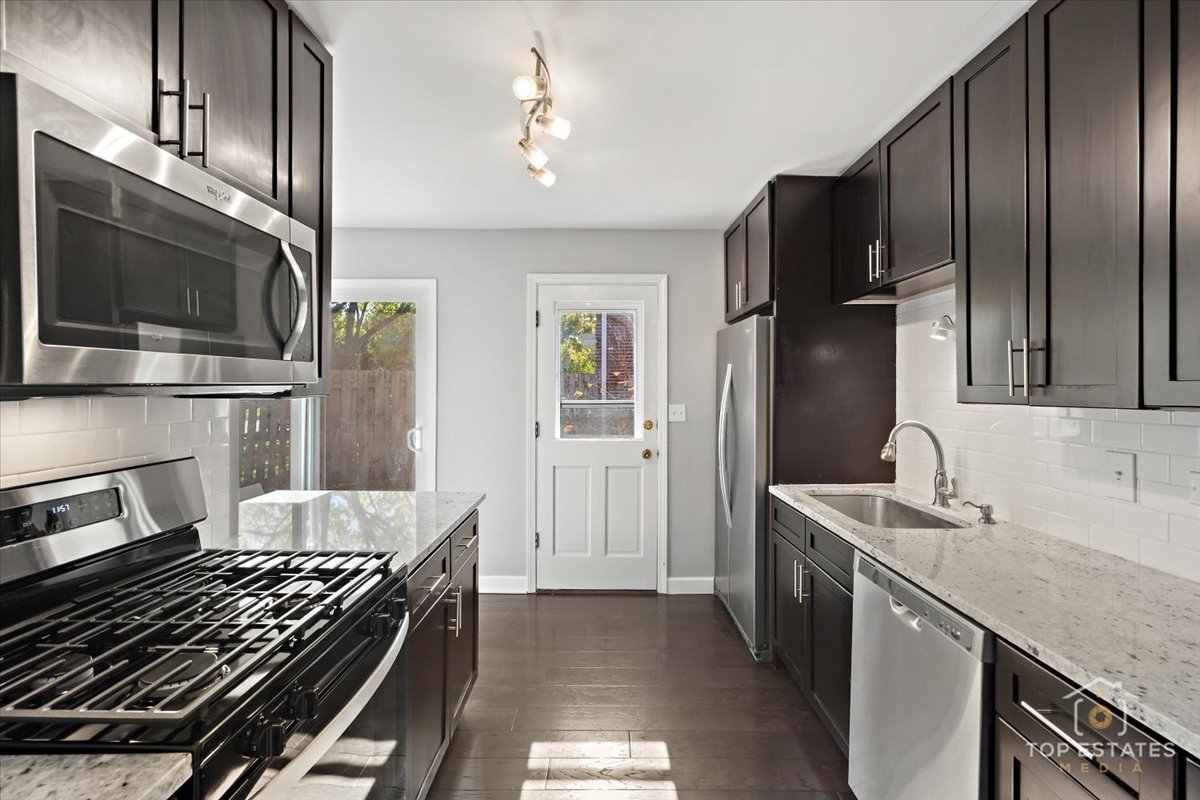 1136 N Boxwood Drive, Mount Prospect, IL 60056