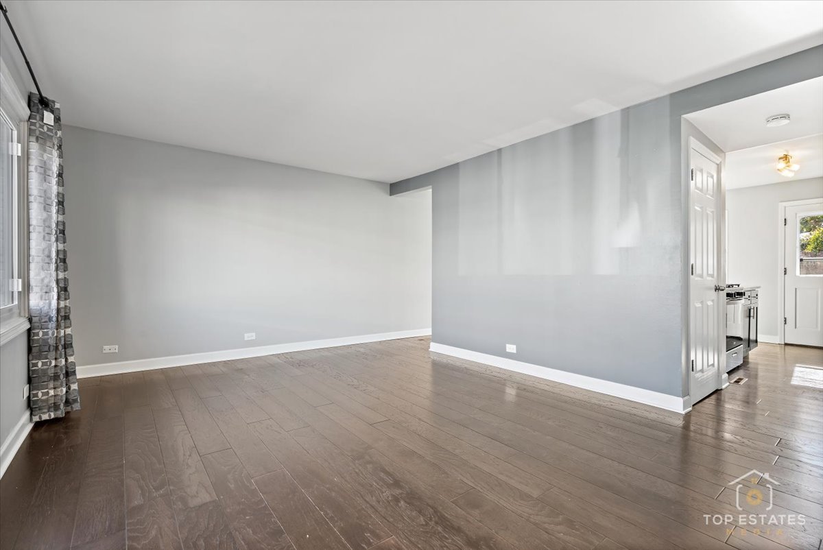 1136 N Boxwood Drive, Mount Prospect, IL 60056