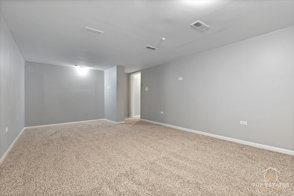 1136 N Boxwood Drive, Mount Prospect, IL 60056