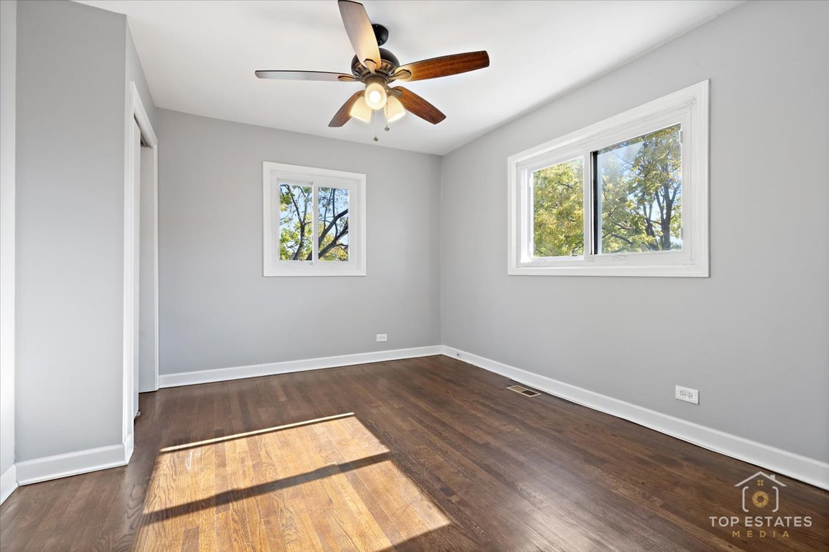 1136 N Boxwood Drive, Mount Prospect, IL 60056