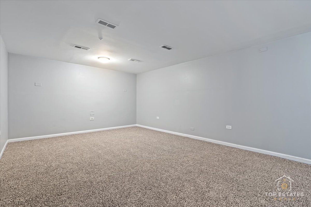 1136 N Boxwood Drive, Mount Prospect, IL 60056