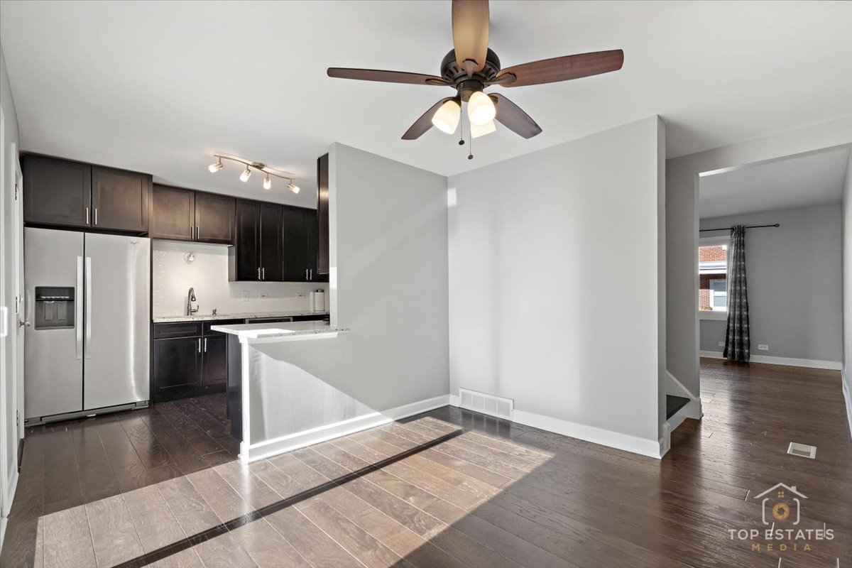 1136 N Boxwood Drive, Mount Prospect, IL 60056