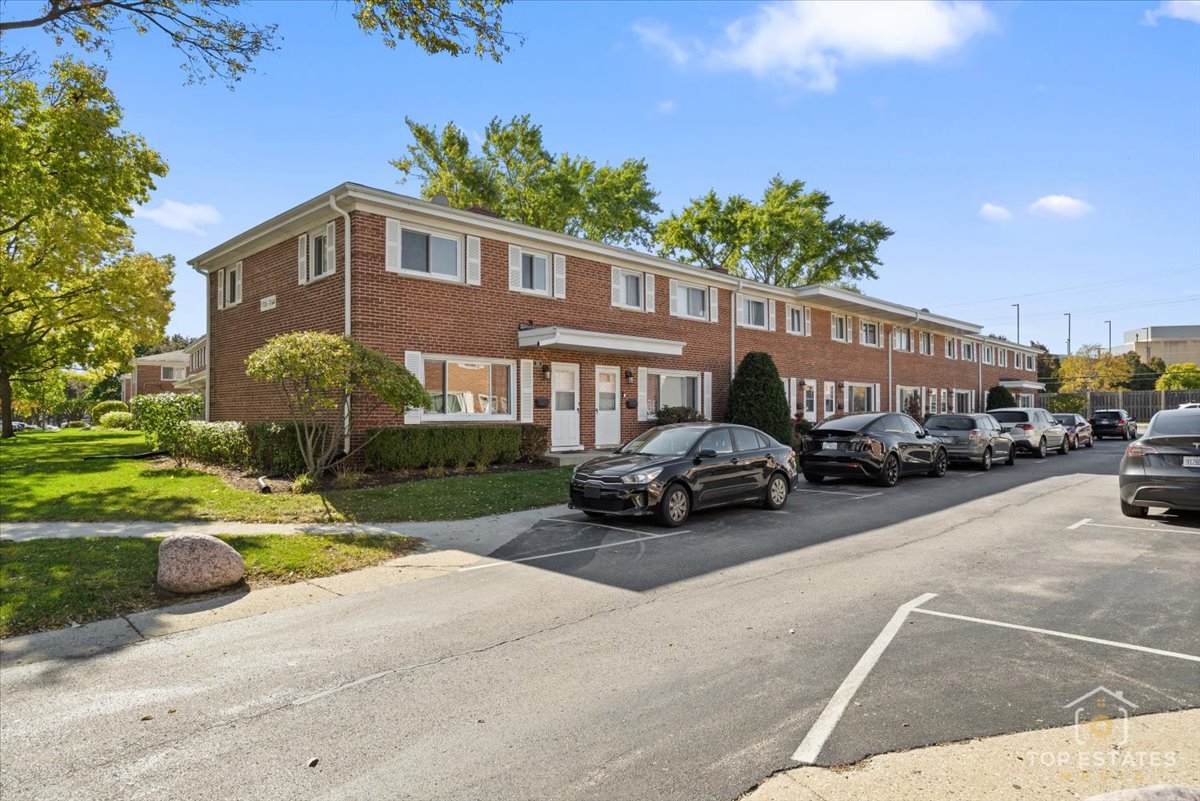 1136 N Boxwood Drive, Mount Prospect, IL 60056