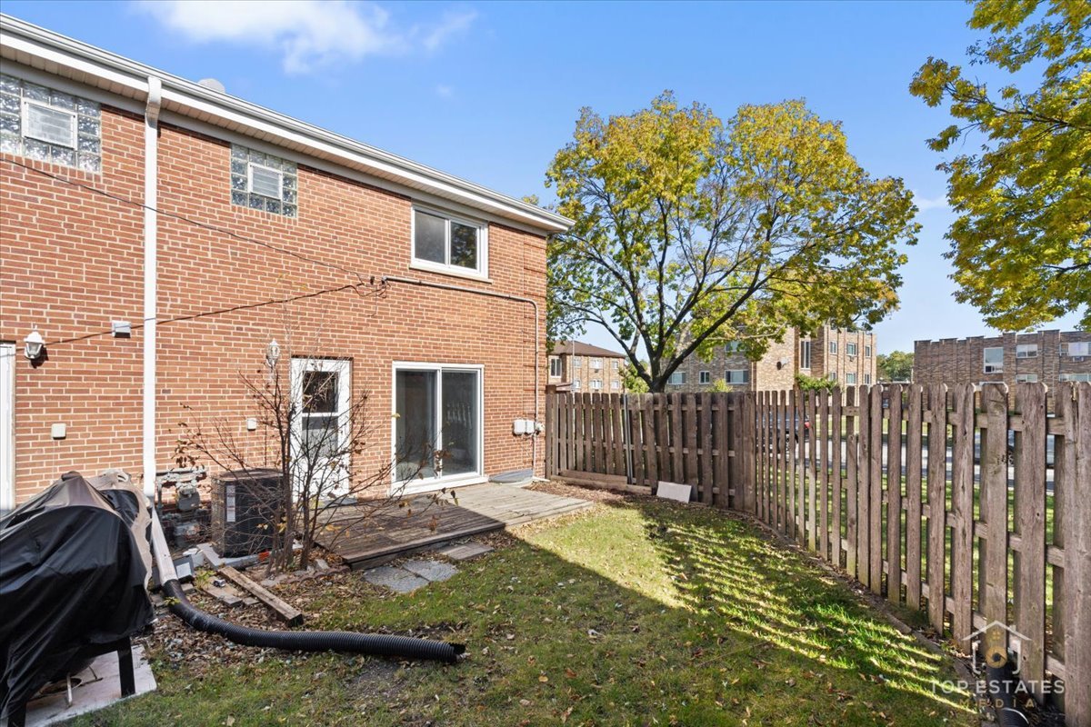 1136 N Boxwood Drive, Mount Prospect, IL 60056