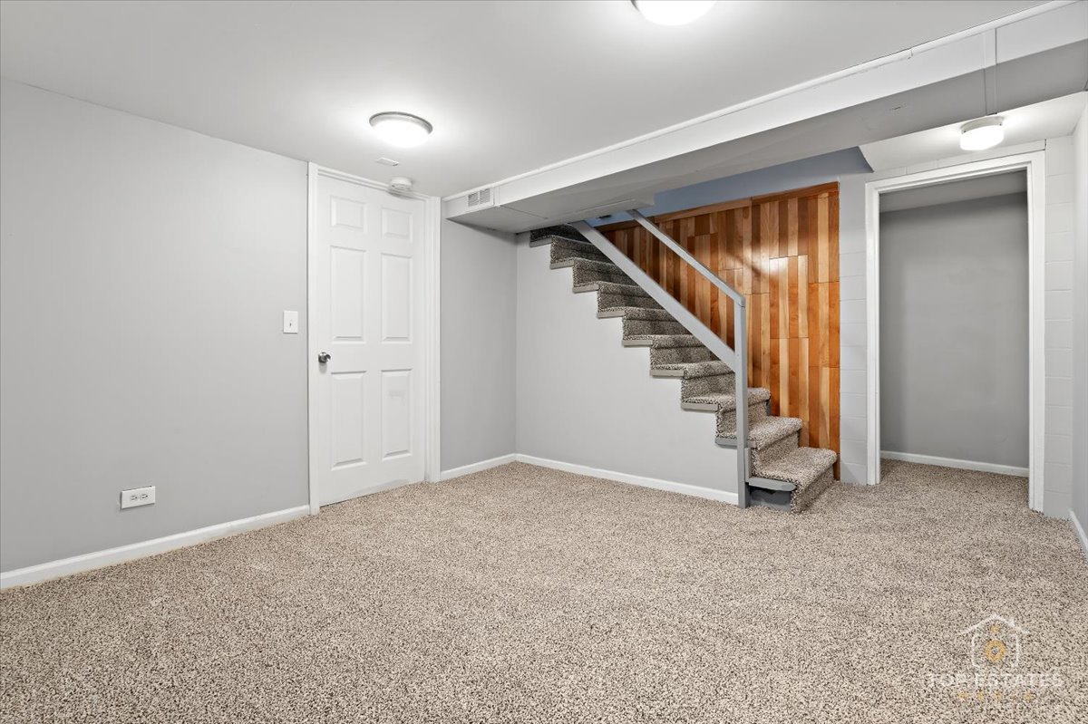 1136 N Boxwood Drive, Mount Prospect, IL 60056