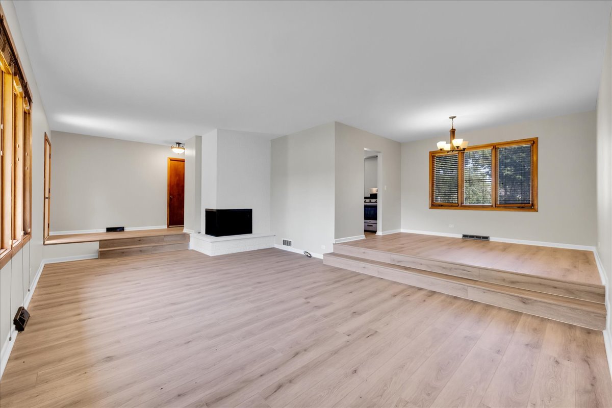 1223 WESTHAVEN Drive, Wheaton, IL 60189