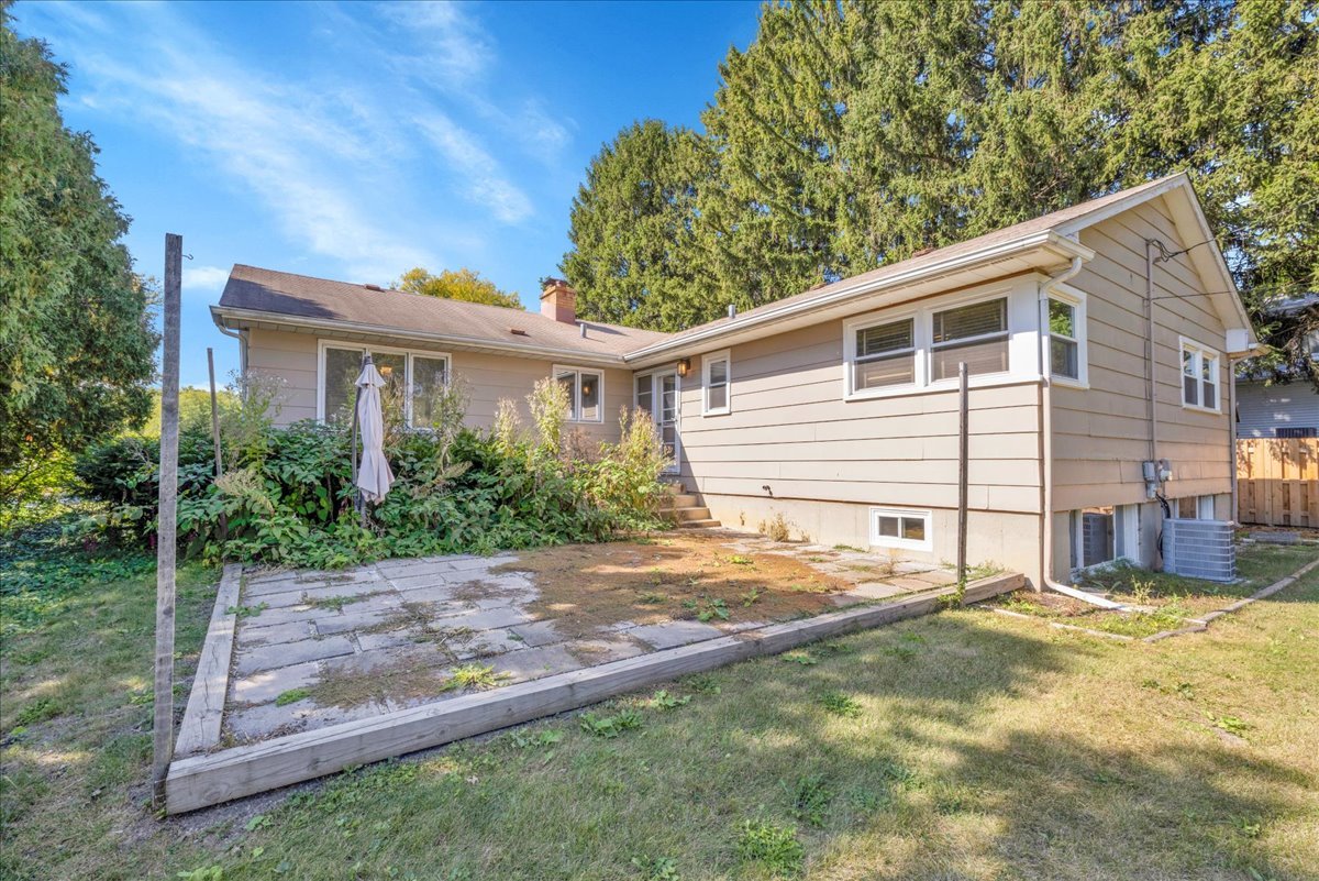 1223 WESTHAVEN Drive, Wheaton, IL 60189