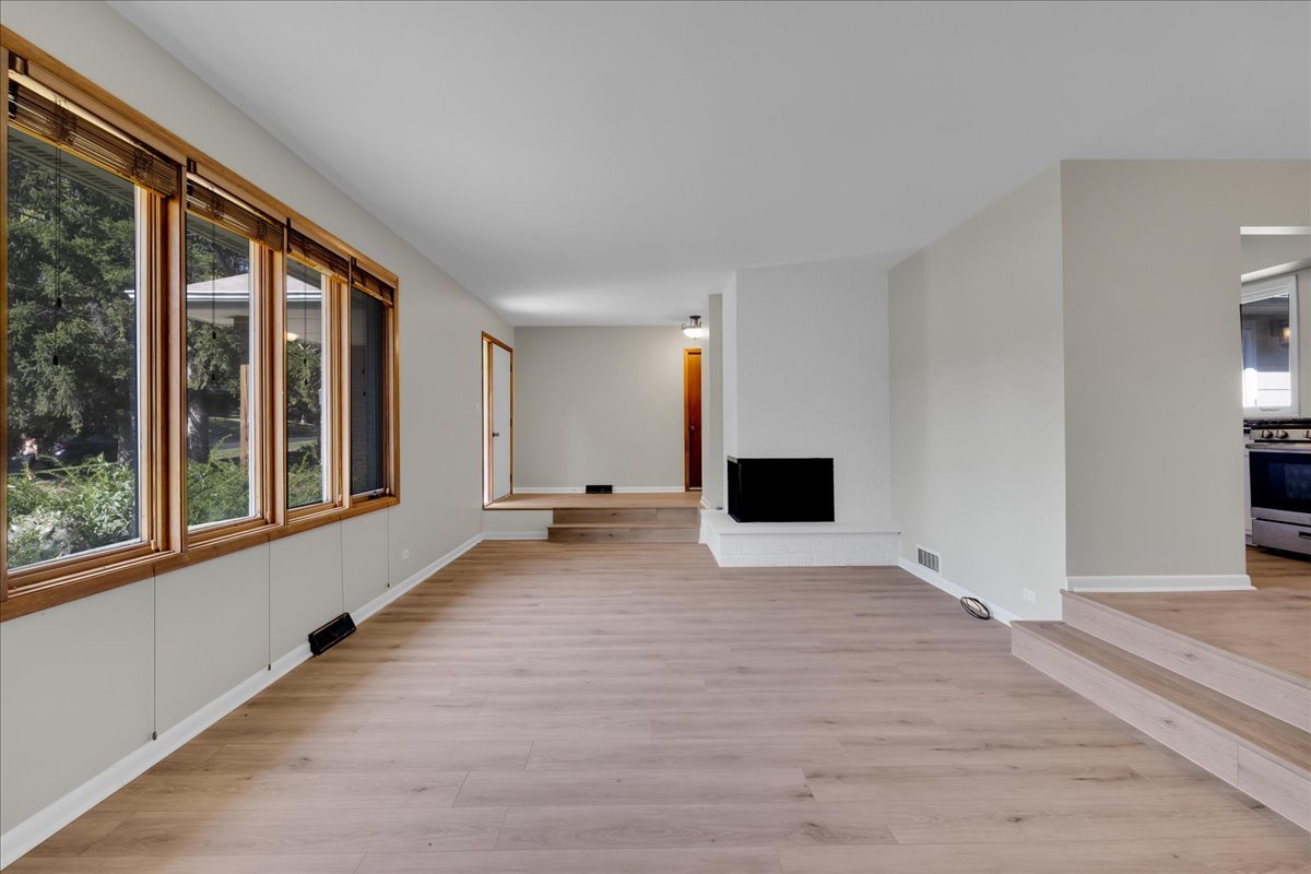 1223 WESTHAVEN Drive, Wheaton, IL 60189