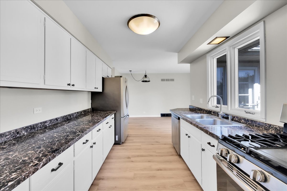 1223 WESTHAVEN Drive, Wheaton, IL 60189