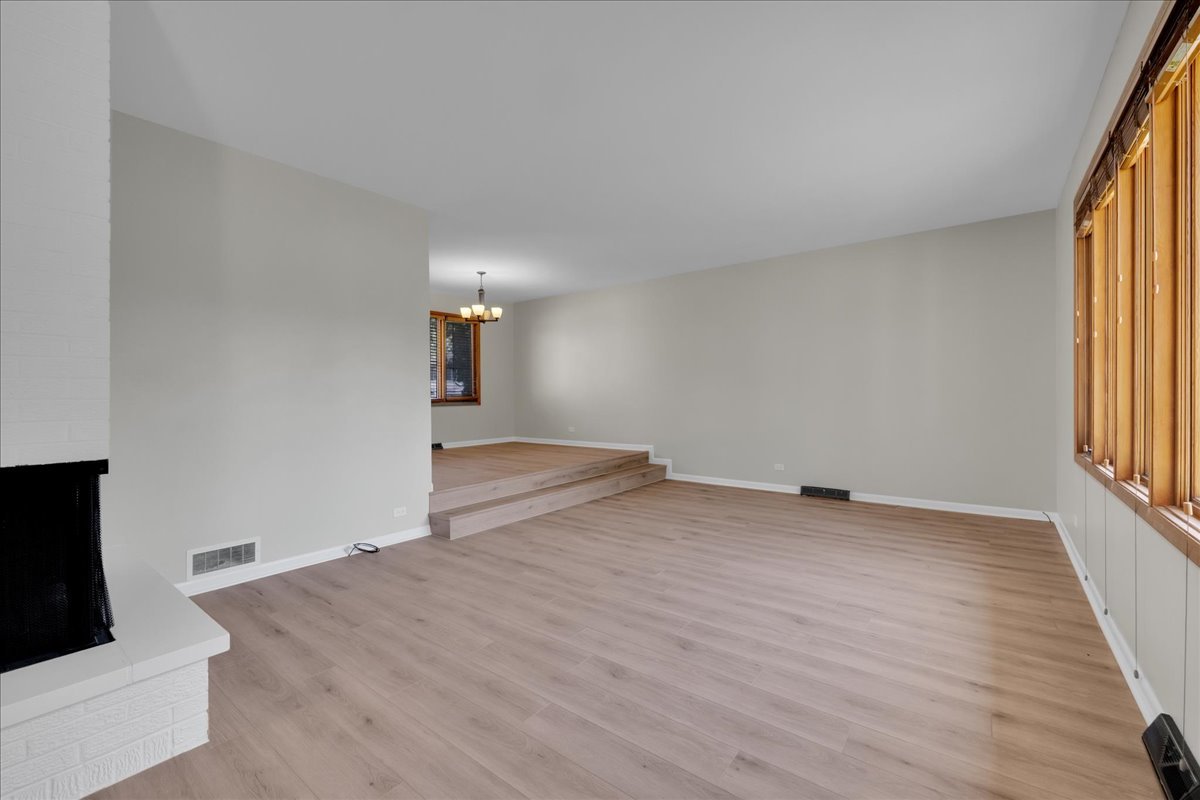 1223 WESTHAVEN Drive, Wheaton, IL 60189