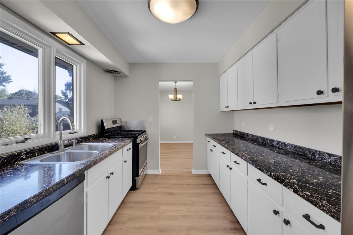 1223 WESTHAVEN Drive, Wheaton, IL 60189