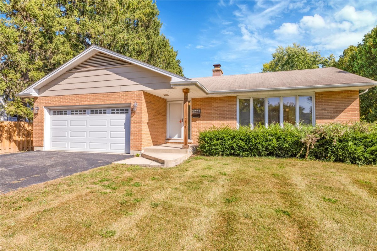 1223 WESTHAVEN Drive, Wheaton, IL 60189