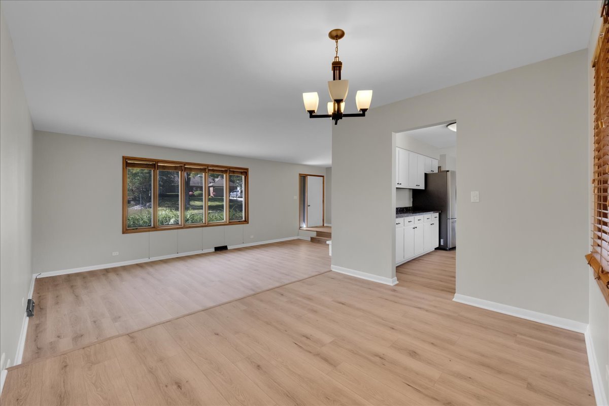 1223 WESTHAVEN Drive, Wheaton, IL 60189