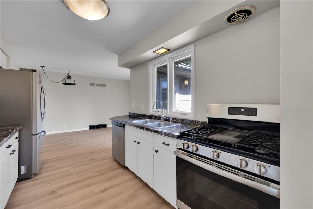 1223 WESTHAVEN Drive, Wheaton, IL 60189