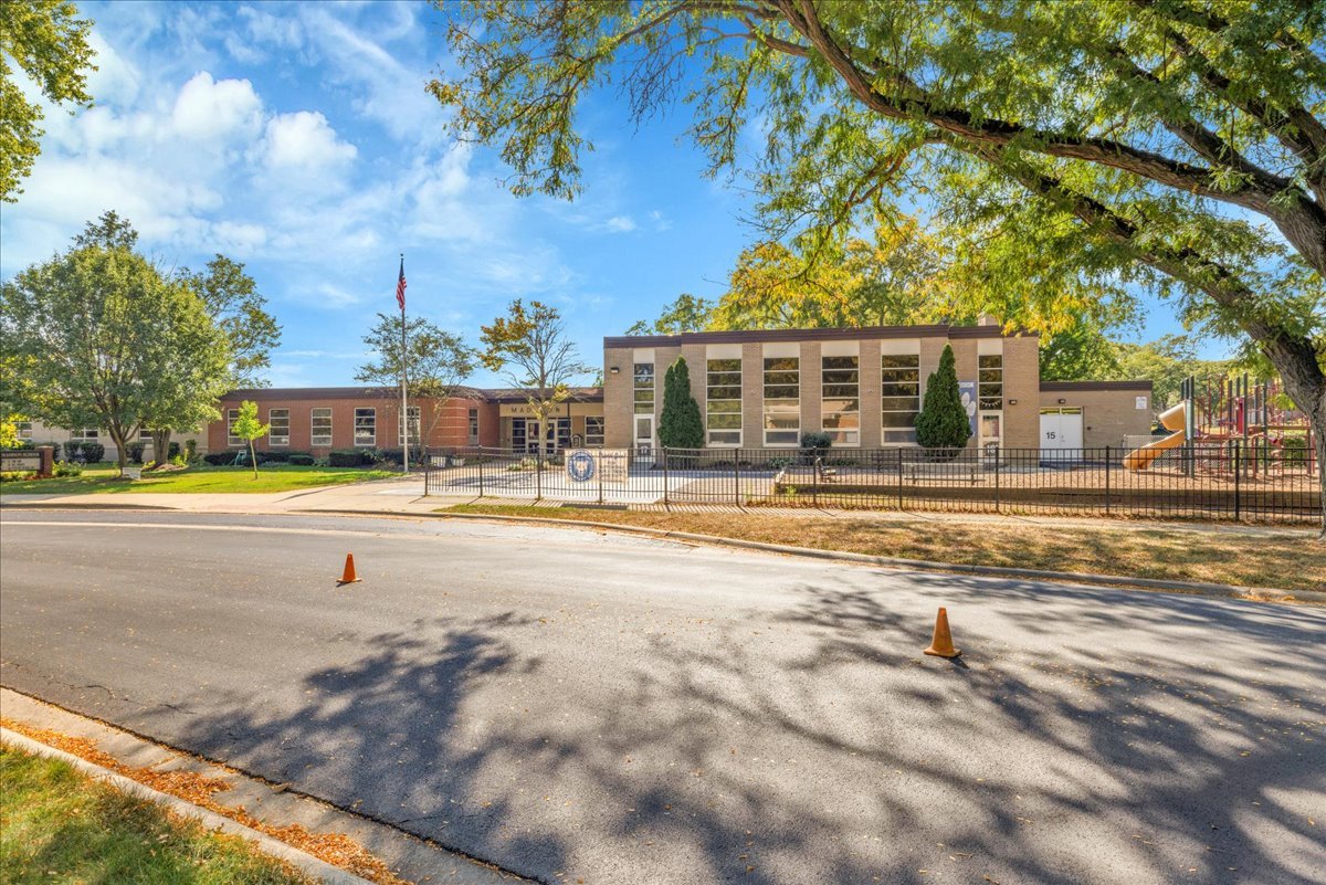 1223 WESTHAVEN Drive, Wheaton, IL 60189