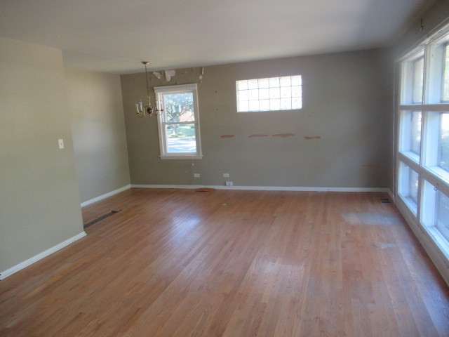 245 Nora Avenue, Glenview, IL 60025