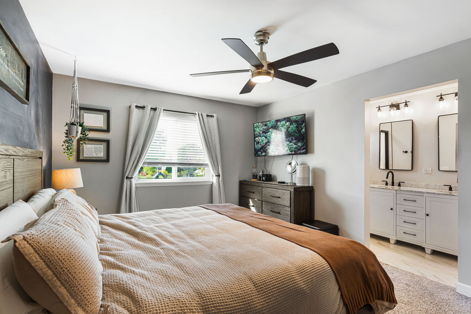 36253 N Bridlewood Avenue, Gurnee, IL 60031