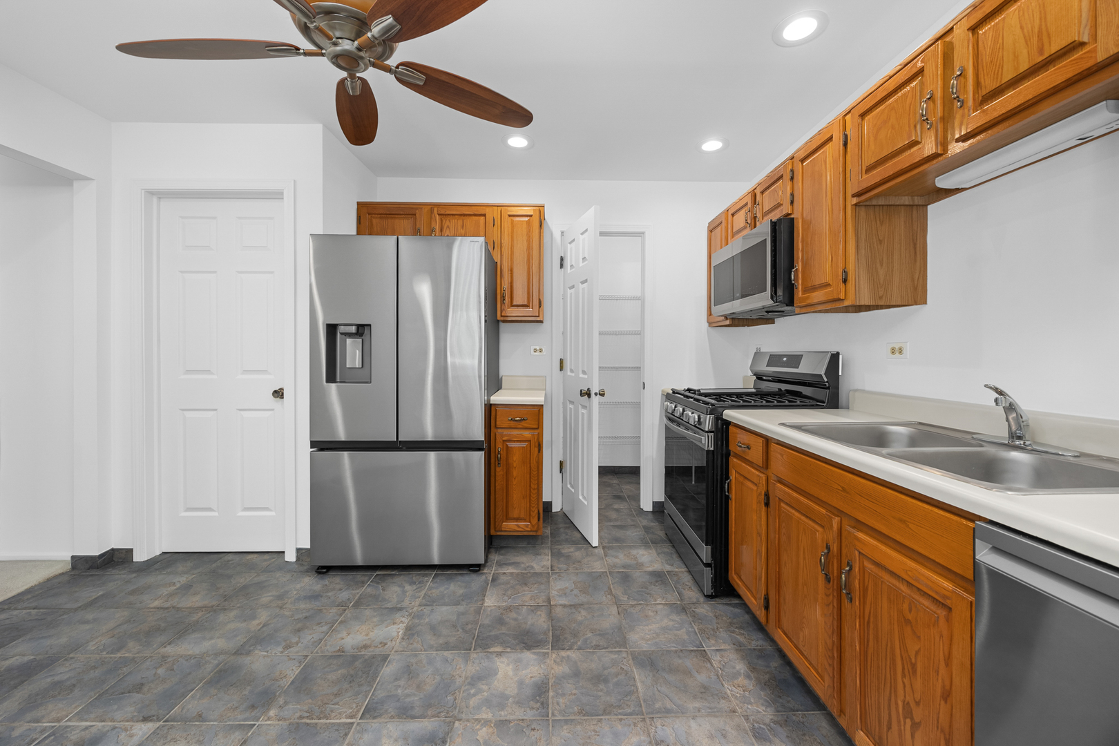 152 Brookston Drive #C2, Schaumburg, IL 60193