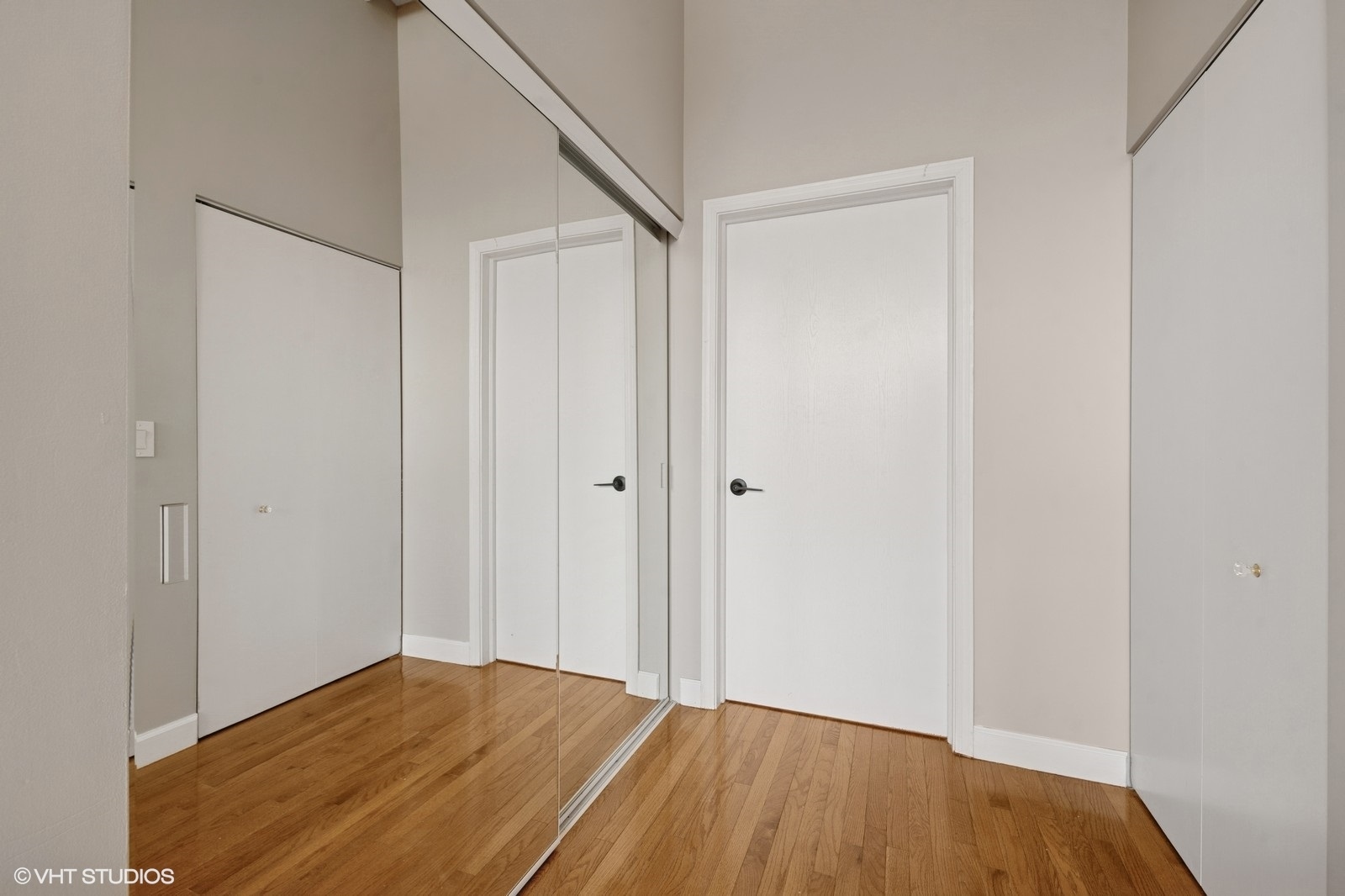 221 E Cullerton Street #517, Chicago, IL 60616