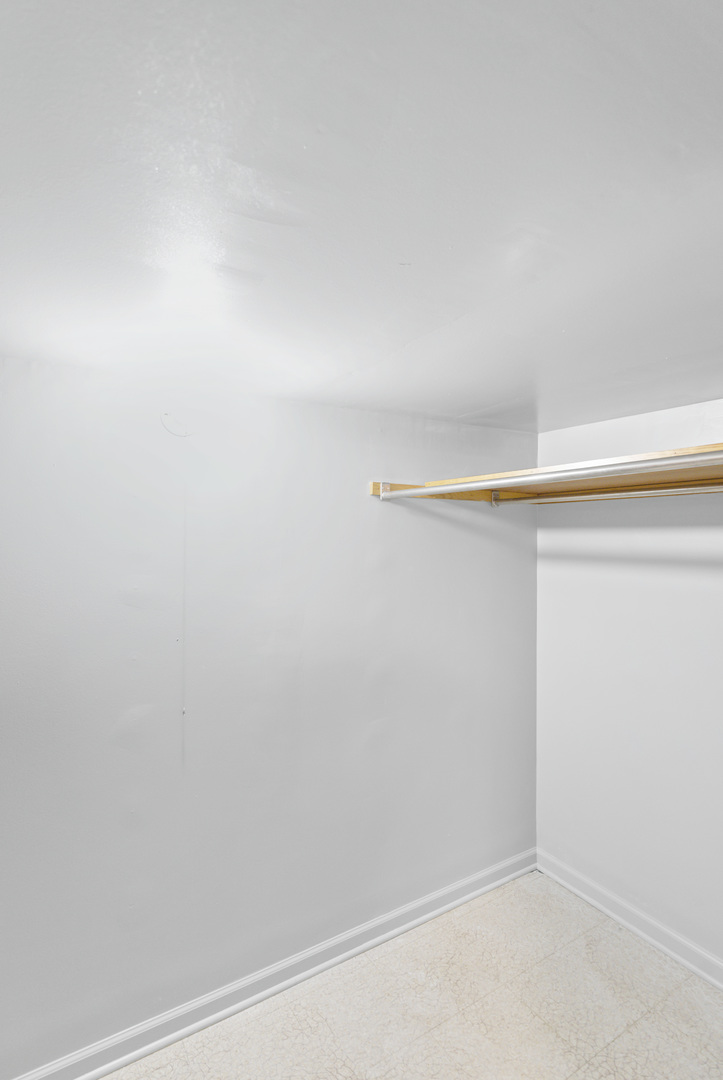 1666 Lin Lor Court, Elgin, IL 60123