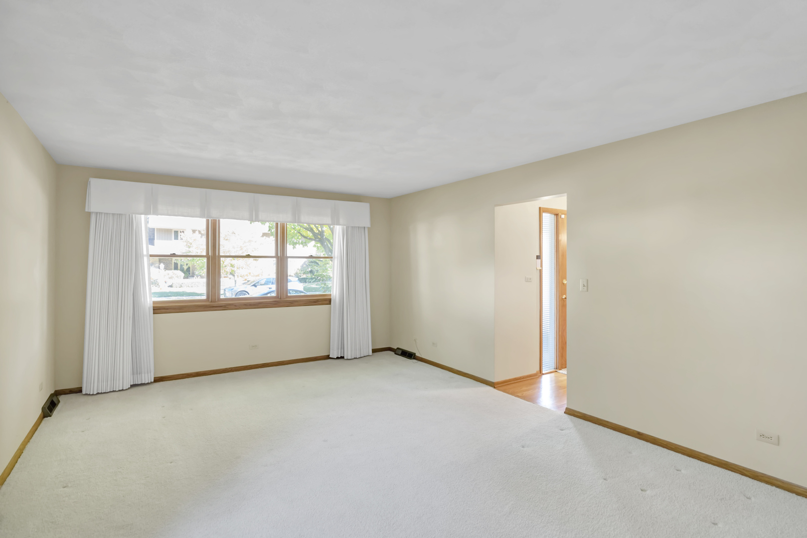 1666 Lin Lor Court, Elgin, IL 60123