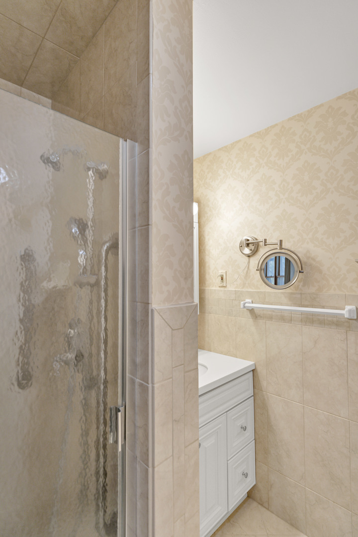 1666 Lin Lor Court, Elgin, IL 60123