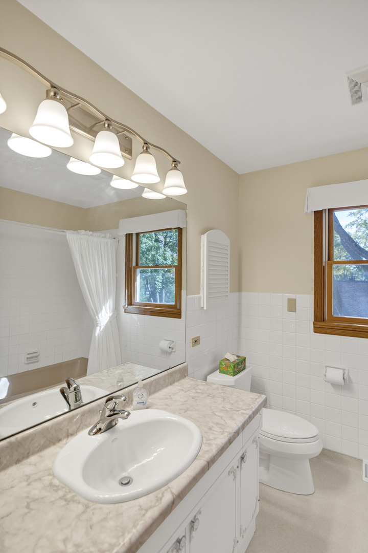 1666 Lin Lor Court, Elgin, IL 60123