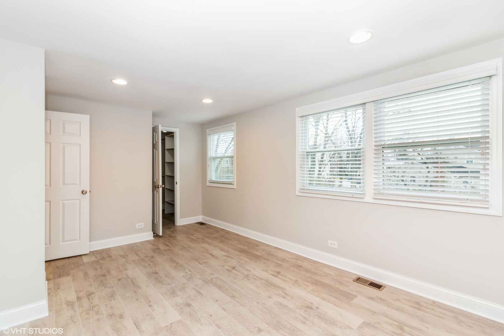 401 N SALEM Drive, Schaumburg, IL 60194