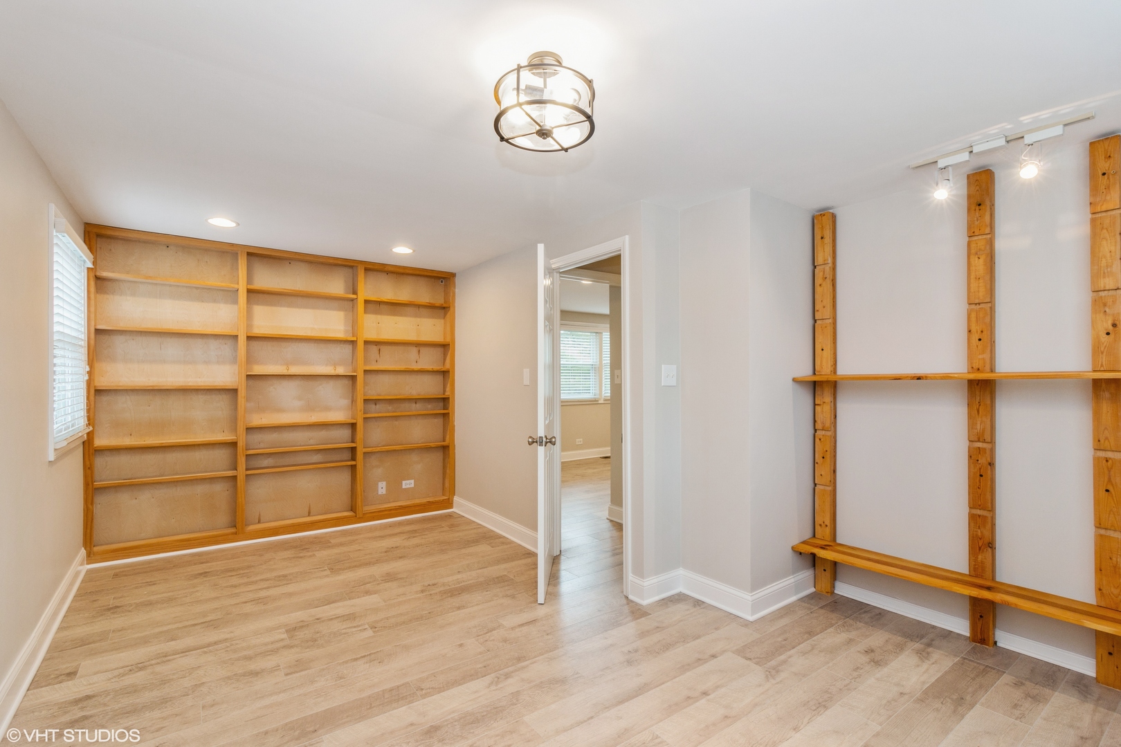 401 N SALEM Drive, Schaumburg, IL 60194