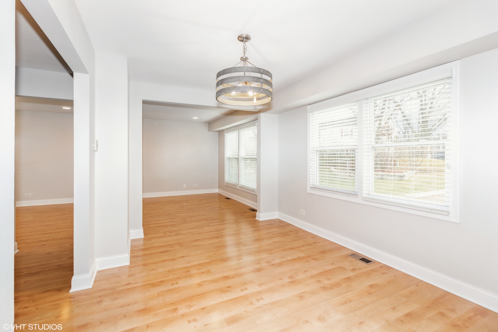 401 N SALEM Drive, Schaumburg, IL 60194