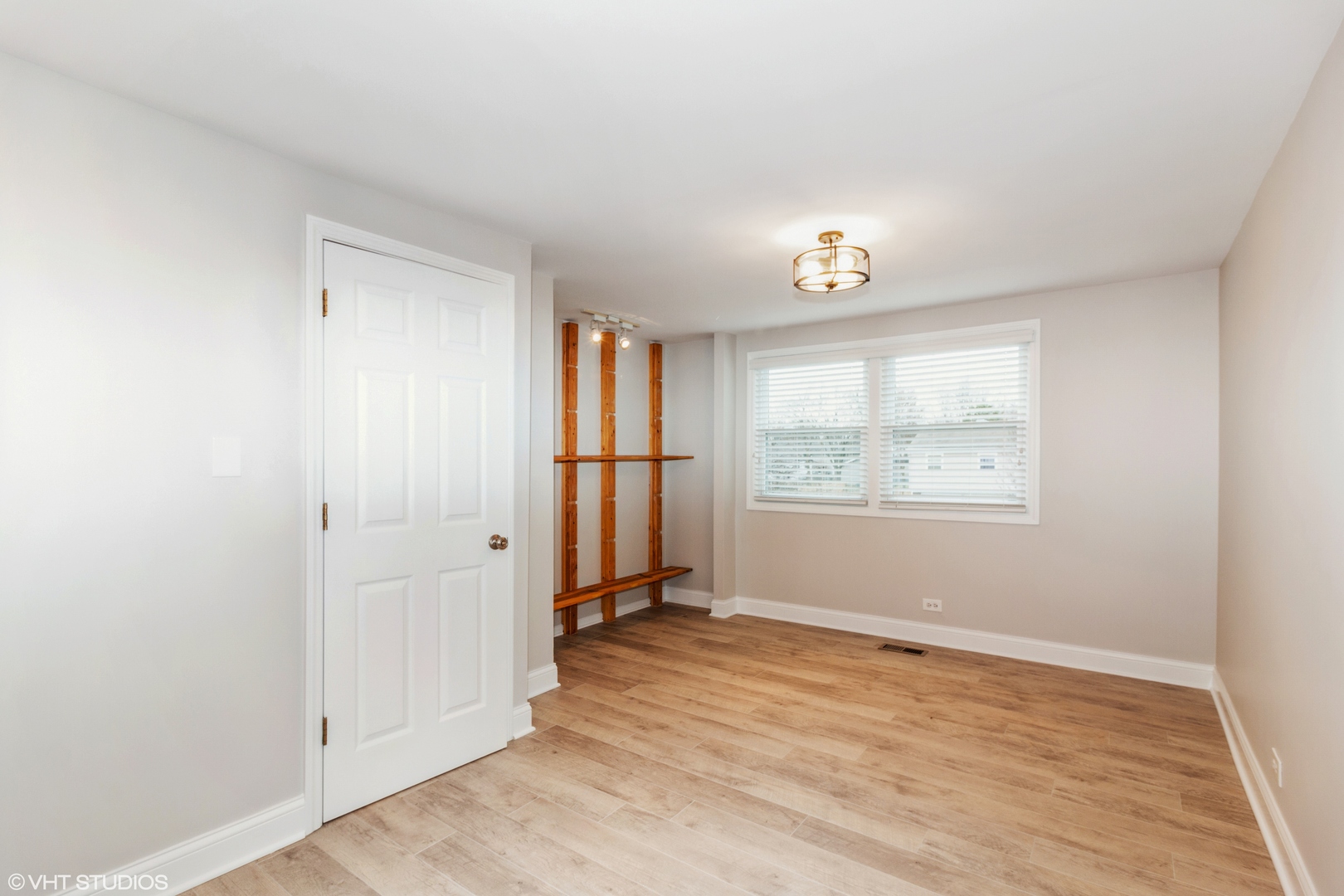 401 N SALEM Drive, Schaumburg, IL 60194