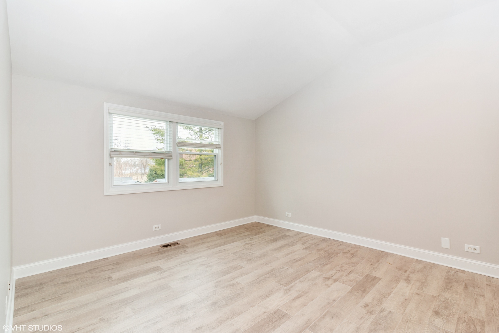 401 N SALEM Drive, Schaumburg, IL 60194