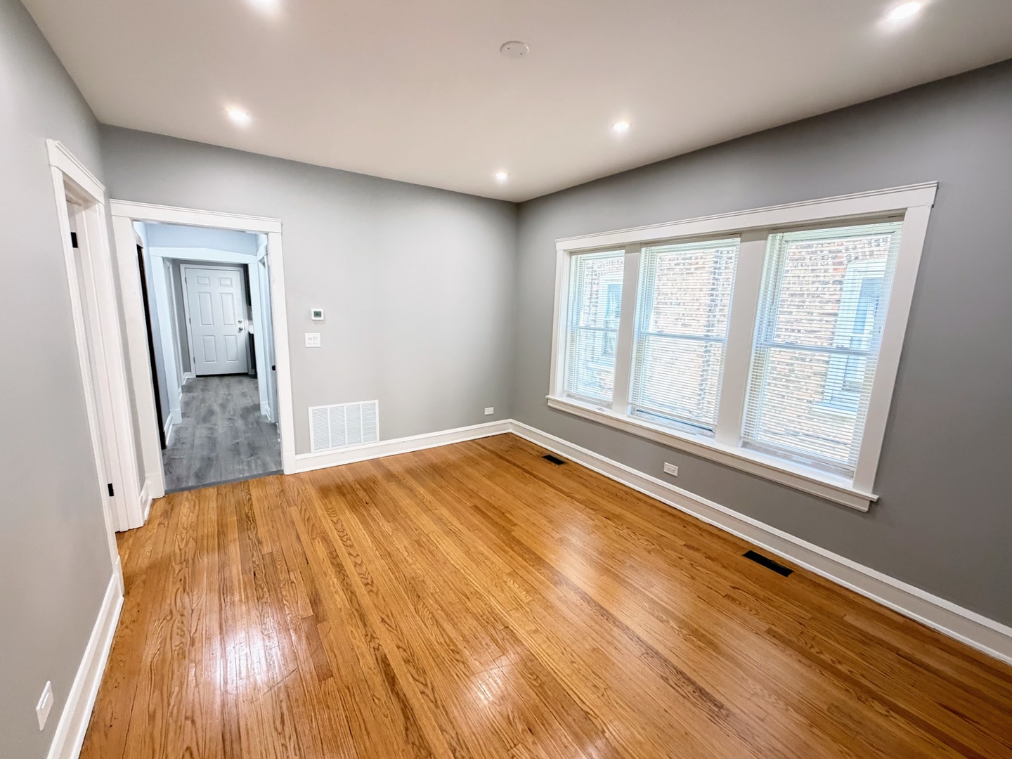 4838 W Addison Street #1F, Chicago, IL 60641