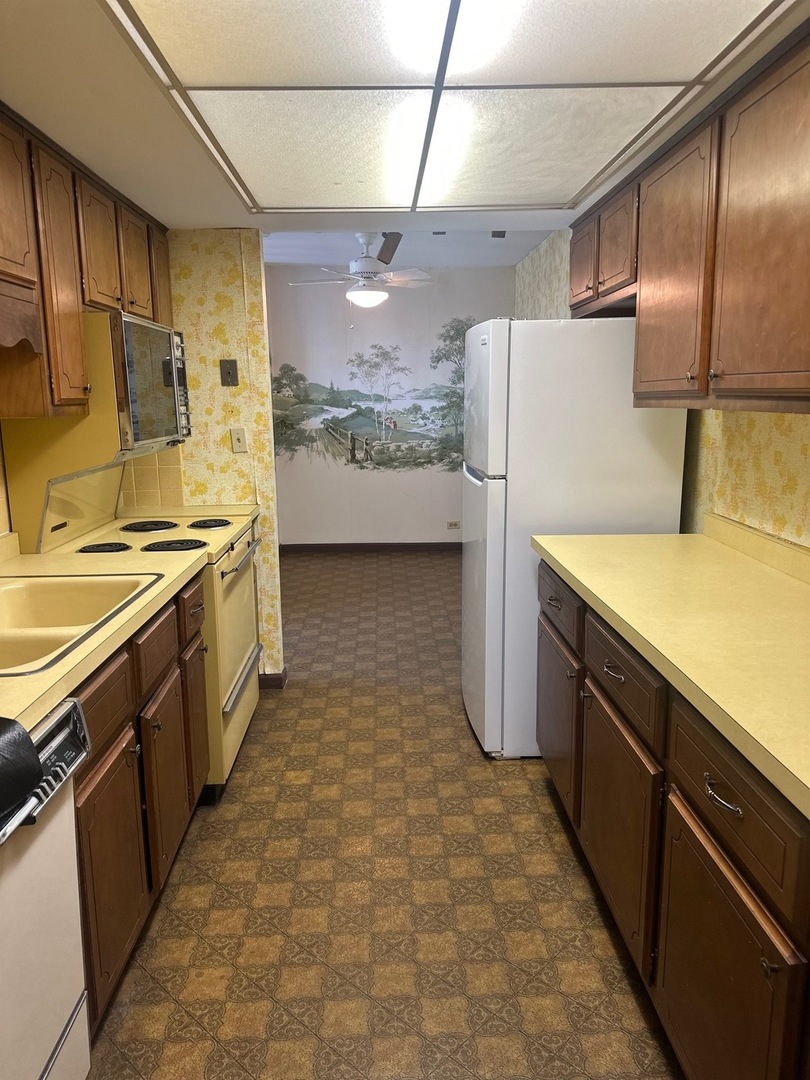 101 Bar Harbour Road #6D, Schaumburg, IL 60193