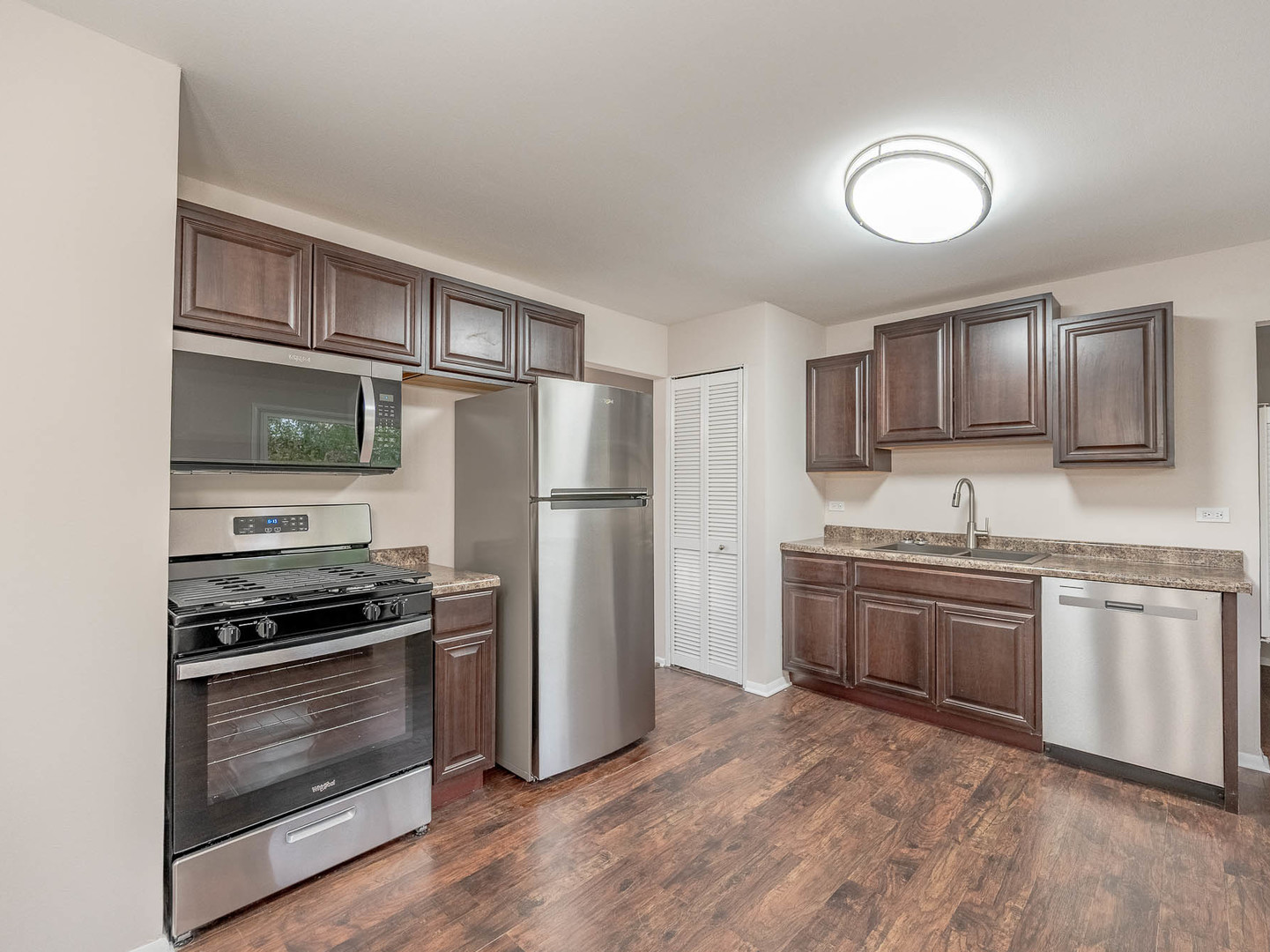 418 Tanglewood Drive, Streamwood, IL 60107