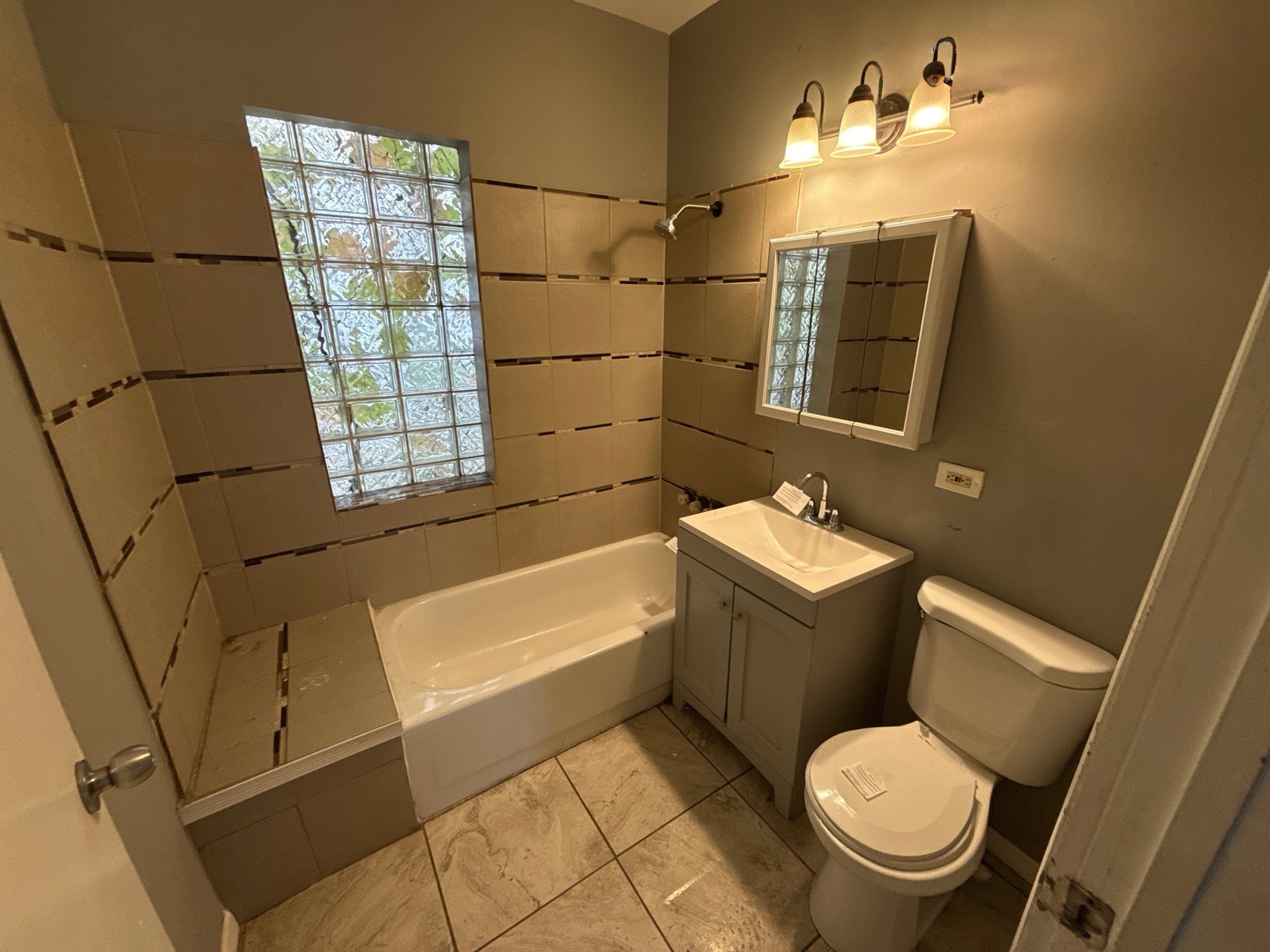 10721 S Prairie Avenue, Chicago, IL 60628