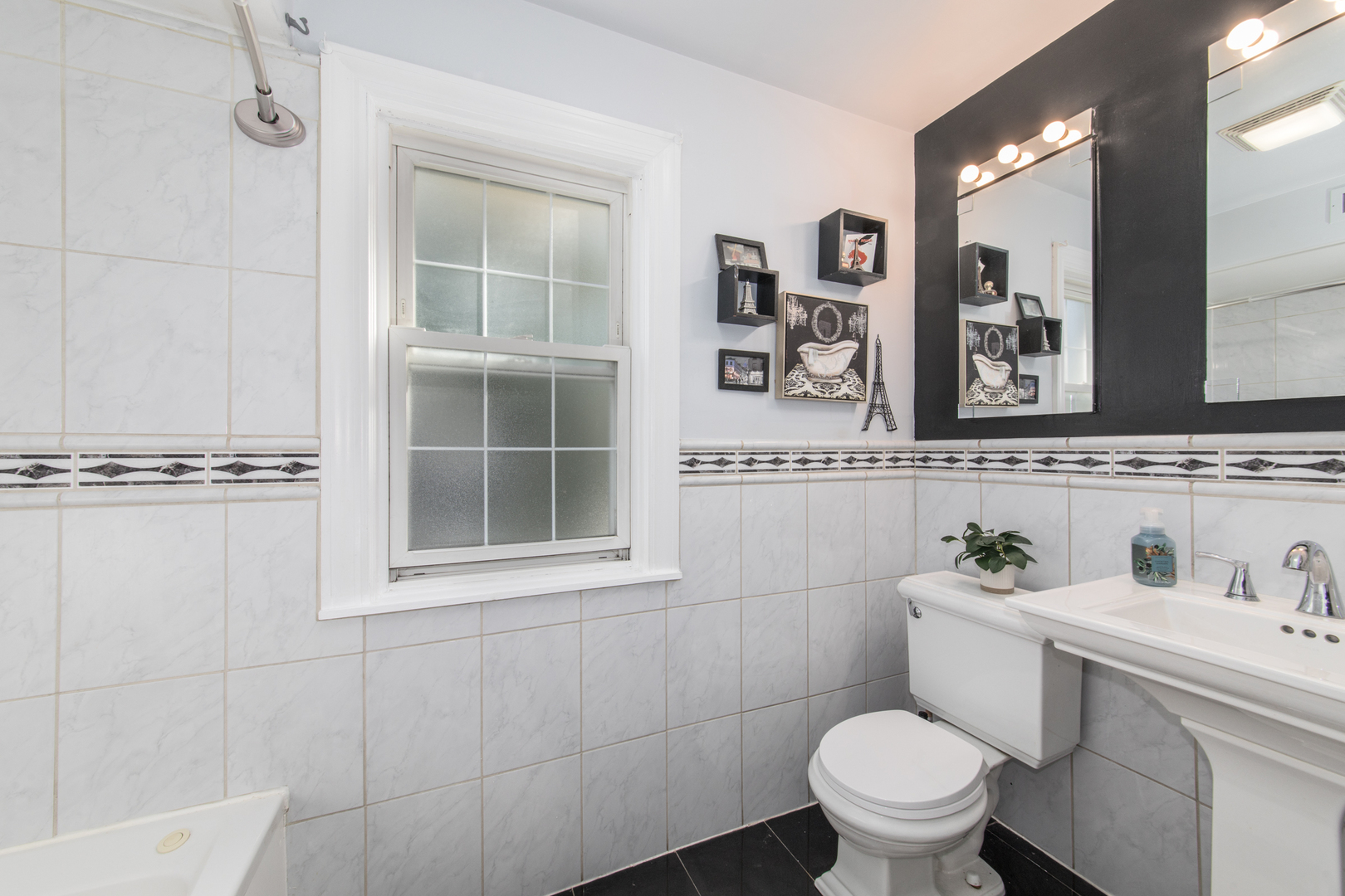 3312 N New England Avenue, Chicago, IL 60634