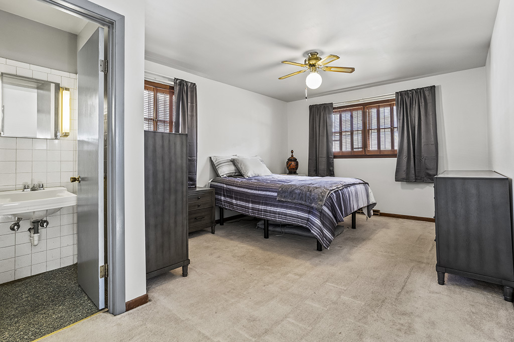 903 Porter Street, Lemont, IL 60439