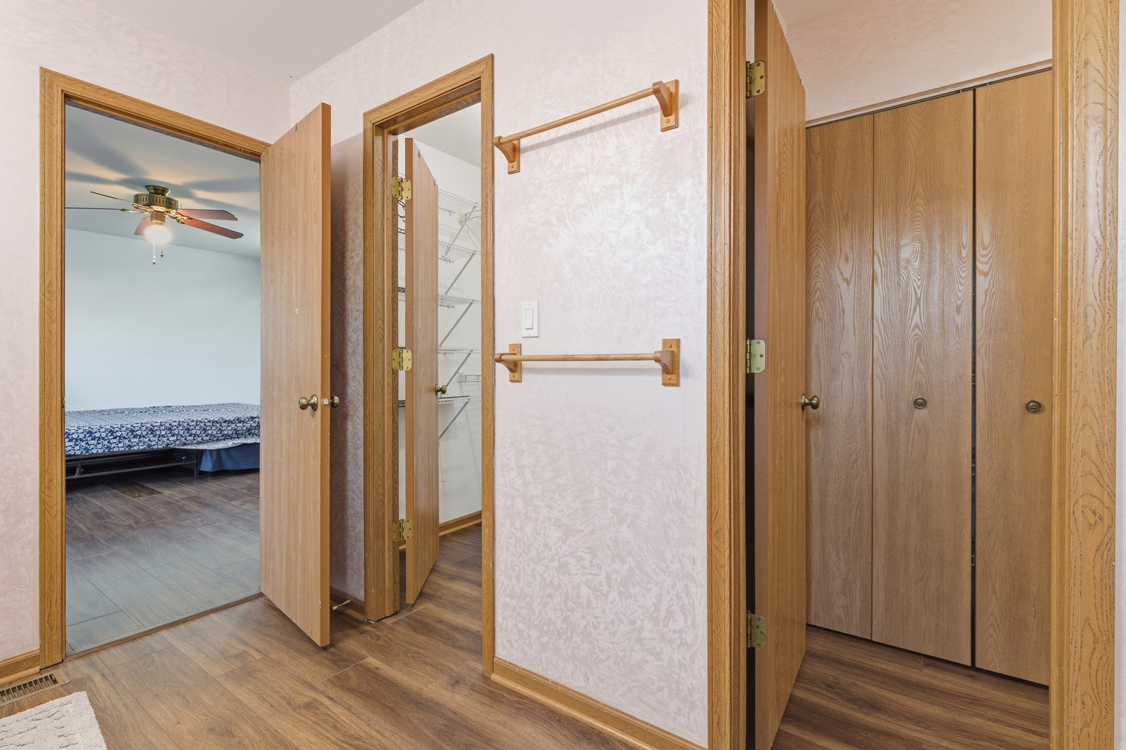 1297 WOODLAKE Drive, Carol Stream, IL 60188