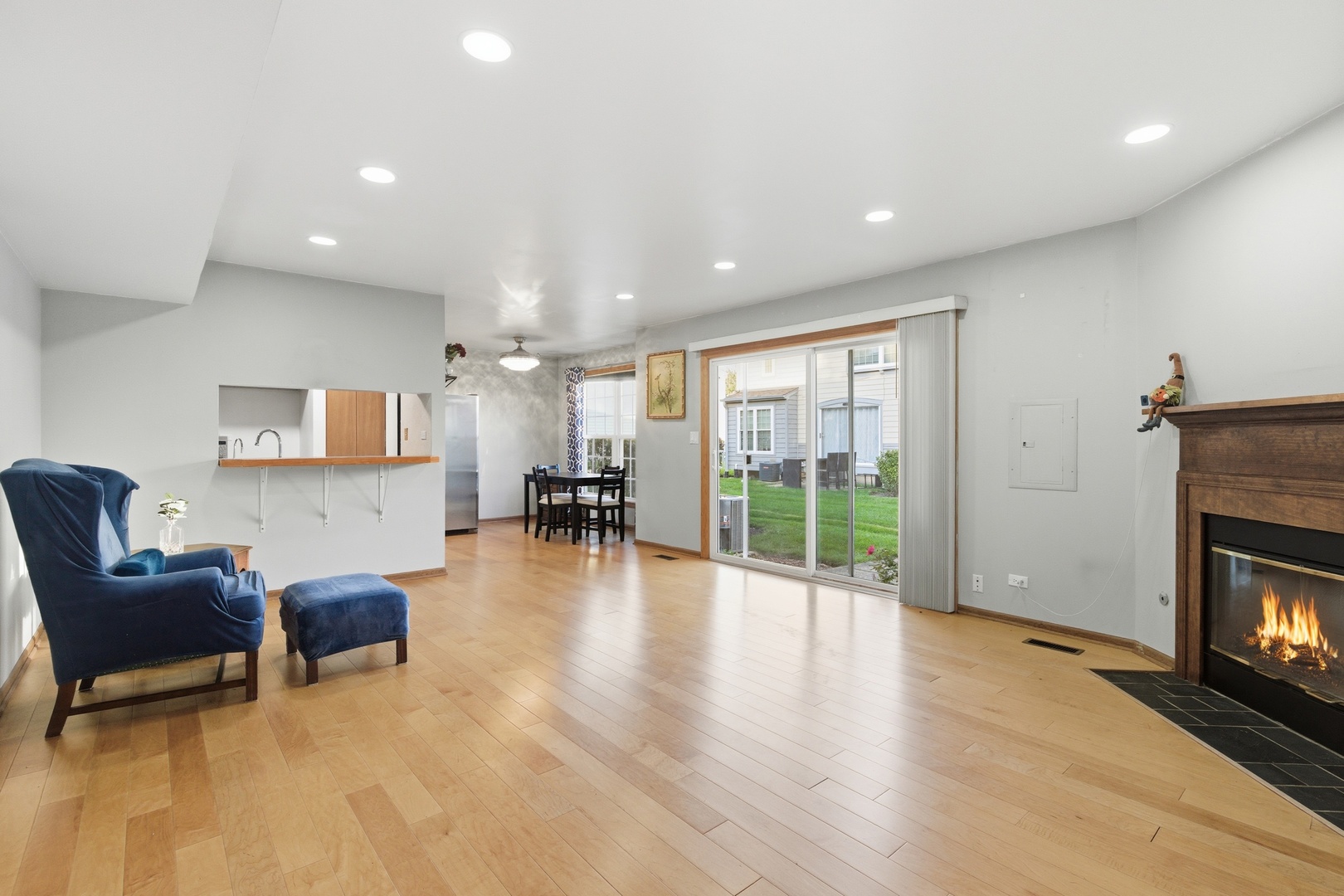 1297 WOODLAKE Drive, Carol Stream, IL 60188