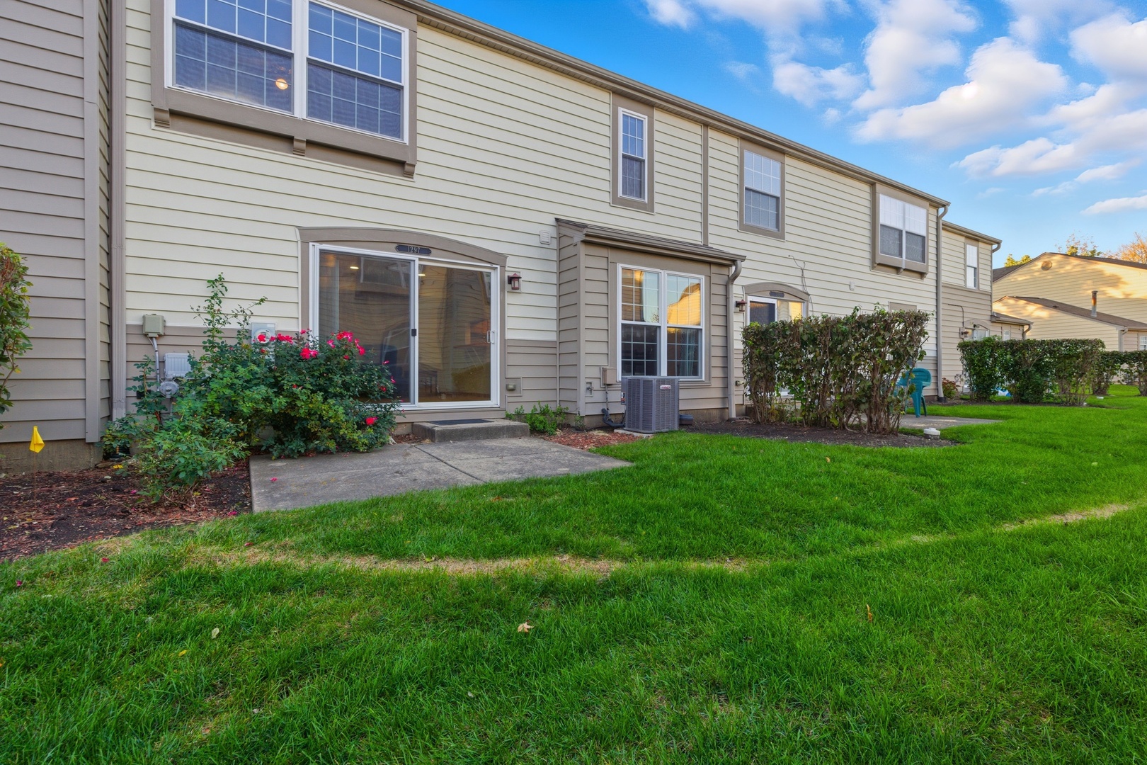 1297 WOODLAKE Drive, Carol Stream, IL 60188