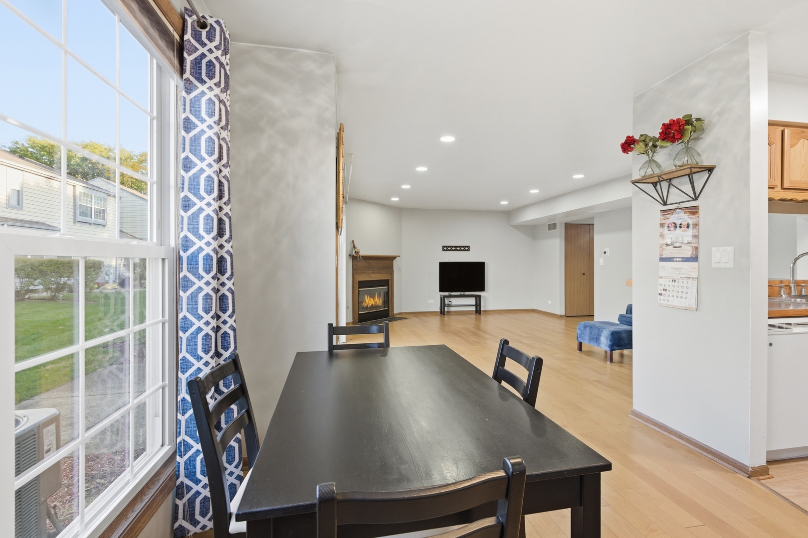 1297 WOODLAKE Drive, Carol Stream, IL 60188